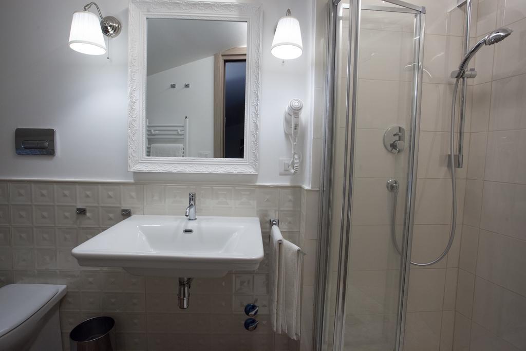 Magnifica Luxury Suites Assise Extérieur photo